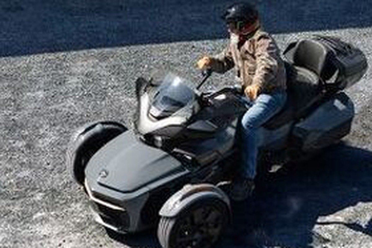 Can-Am Spyder F3 motorcycle 2027 detail view