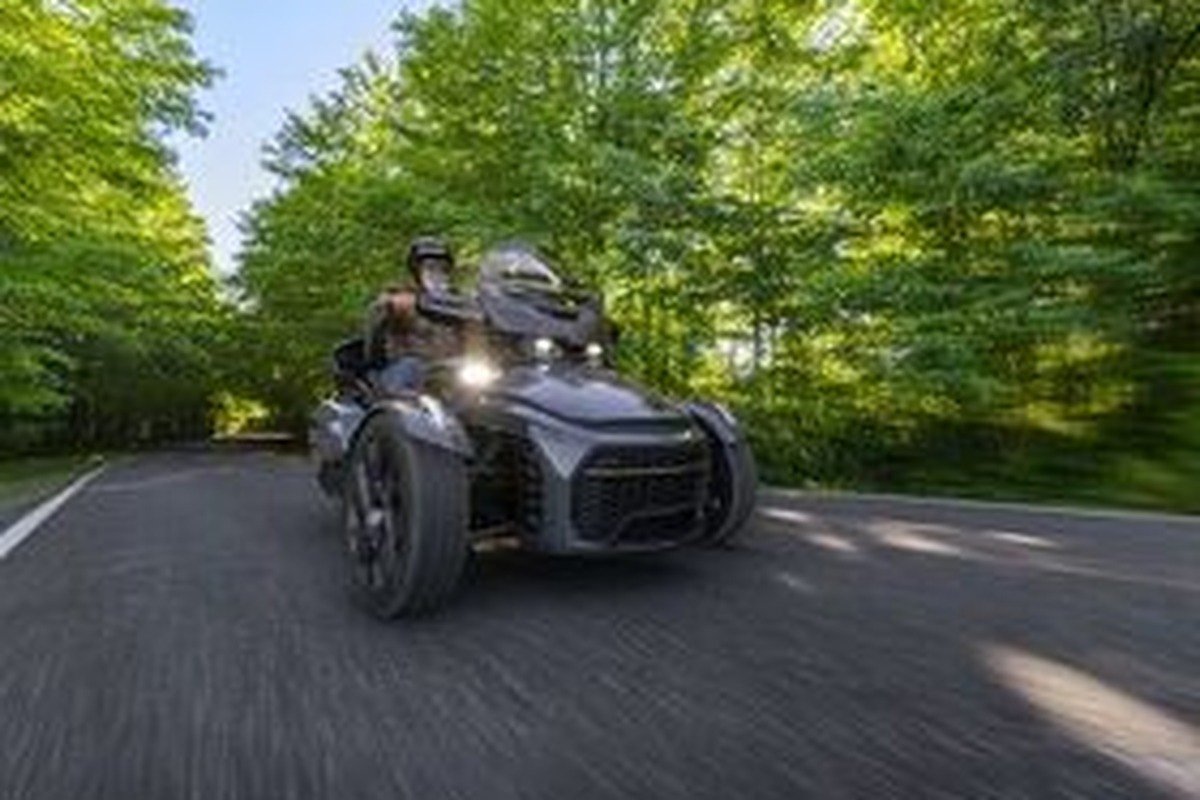 Can-Am Spyder F3 motorcycle 2027 detail view